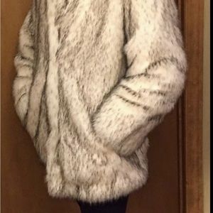 Pamela McCoy Silver Fox White Faux Fur Coat size XL